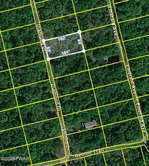28 Diamond Dr, Gouldsboro, PA 18424