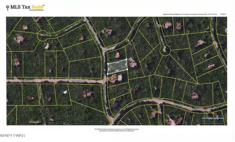 223 Mountainview Dr, Lords Valley, PA 18428