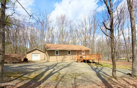 239 Fawn Lake Dr, Hawley, PA 18428