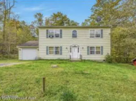 9076 Idlewild Dr, Tobyhanna, PA 18466