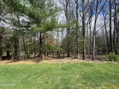N Evergreen Drive, Greentown, PA 18426