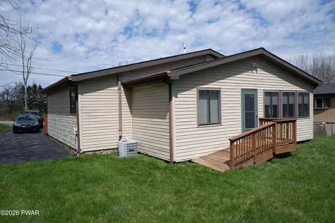 63 Ridgeview Dr, Lake Ariel, PA 18436