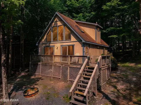 72 Woodridge Dr, Lake Ariel, PA 18436