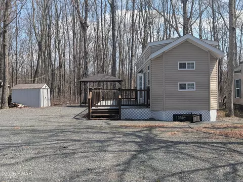 193 Commanche Dr, Shohola, PA 18458