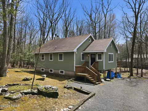 212 Bluebird Ct, Lakeville, PA 18438