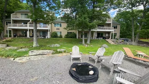 1139 Acacia Dr, Hawley, PA 18428