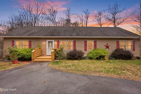 4 Pine Creek Rd, Hawley, PA 18428