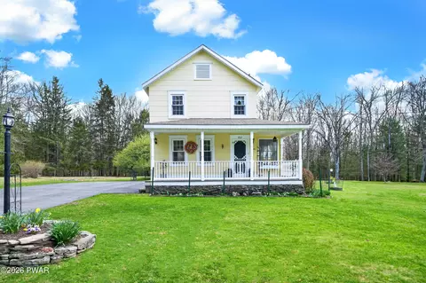 102 Rocky View Dr, Hawley, PA 18428