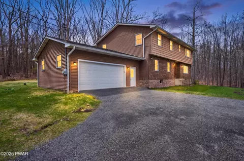 126 Meadow View Cir, Shohola, PA 18458