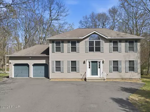 129 Hillcrest Dr, Hawley, PA 18428