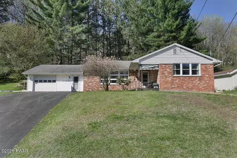 1843 Parkway Dr, Honesdale, PA 18431