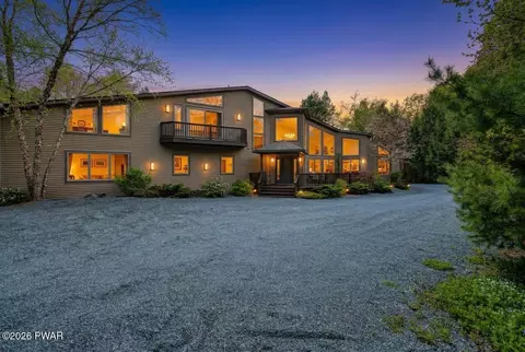 804 Ranch Ct, Lords Valley, PA 18428