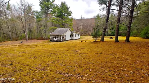 138 Neil Thompson Rd, Lackawaxen, PA 18435