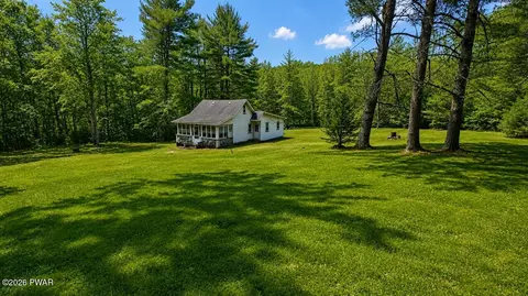 138 Neil Thompson Rd, Lackawaxen, PA 18435