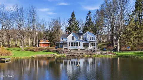192 Fallsdale Rd, Milanville, PA 18443