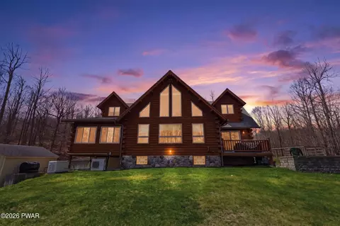 9 Crestview Dr, Equinunk, PA 18417