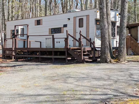 101 Opussum Ln, Shohola, PA 18458