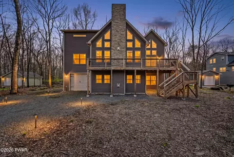 140 Consitution Dr, Lackawaxen, PA 18435