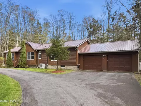 101 Fisher Ln, Greentown, PA 18426