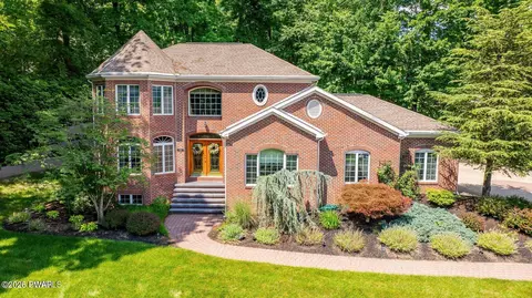 505 Crestwood Dr, Bloomsburg, PA 17815