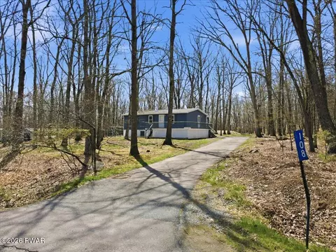 108 Cloudcrest Dr, Hawley, PA 18428
