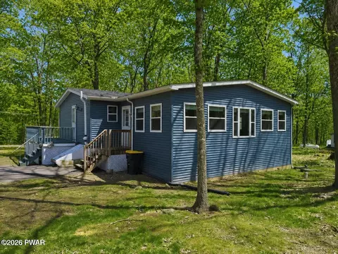 108 Cloudcrest Dr, Hawley, PA 18428