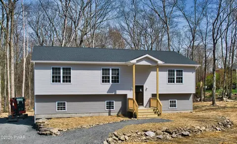 258 Water Forest Dr, Milford, PA 18337
