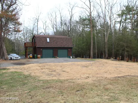 117119 Lone Oak Dr, Lakeville, PA 18438