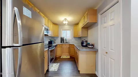 9 Oakwood Ct, Lake Ariel, PA 18436