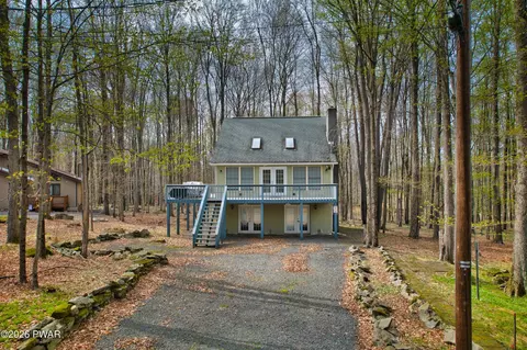 9 Oakwood Ct, Lake Ariel, PA 18436