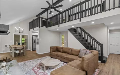 415 Canterbury Rd, Bushkill, PA 18324