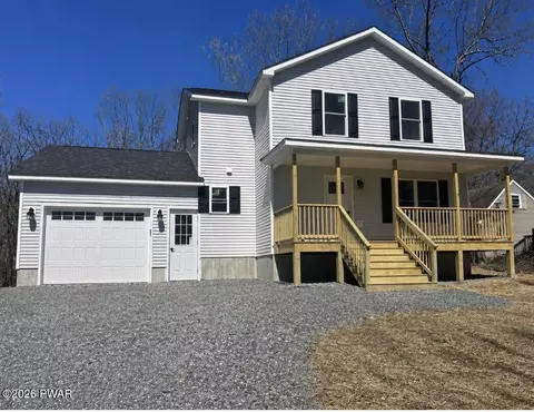 104 Washington Dr, Lords Valley, PA 18428