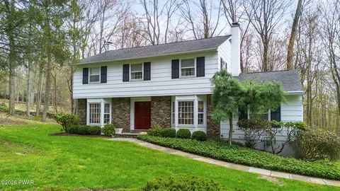 202 Woodlea Rd, Glenburn, PA 18414