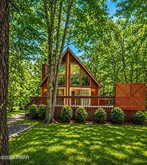 227 Lake Dr, Dingmans Ferry, PA 18328