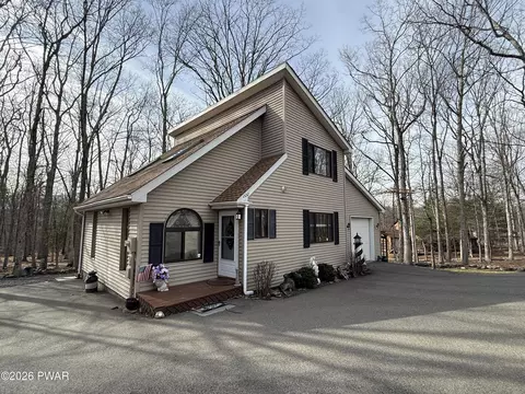 222 Bindale Rd, Tamiment, PA 18324