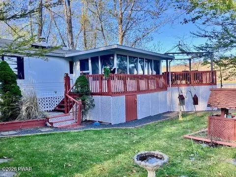 217 Village Dr, Milford, PA 18337
