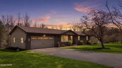 37 Blue Moon Ln, Honesdale, PA 18431