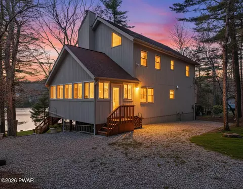 154 N Lake Shore Dr, Dingmans Ferry, PA 18328
