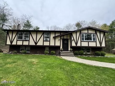 649 Twin Lakes Rd, Shohola, PA 18458