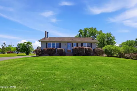 42 3rd St, Beach Lake, PA 18405
