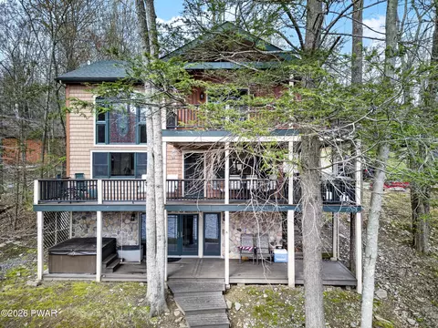 134 N Lake Loop, Lake Ariel, PA 18436