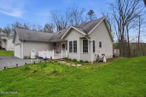 118 Smithview Dr, Greentown, PA 18426