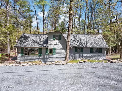 122 Deerfoot Rd, Lake Ariel, PA 18436