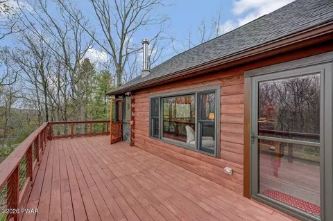 111 W End Dr, Lords Valley, PA 18428