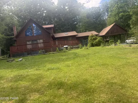 143 Foxcroft Dr, Milford, PA 18337