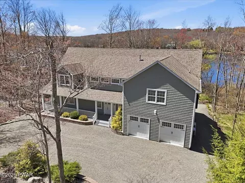 124 Forest Dr, Lords Valley, PA 18428