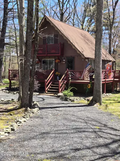 111 Yvonne Ct, Dingmans Ferry, PA 18328