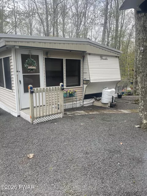 130 Fox Ln, Shohola, PA 18458