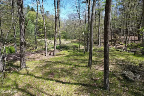162 Log And Twig Rd, Dingmans Ferry, PA 18328