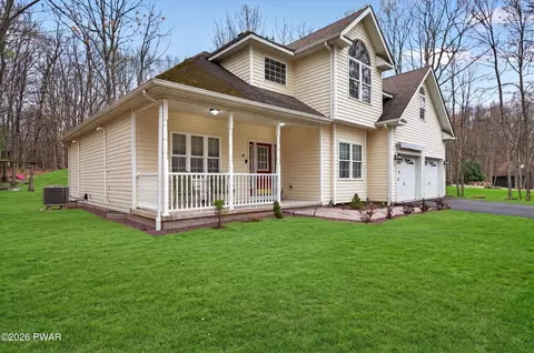 104 St Moritz Dr, Tafton, PA 18464
